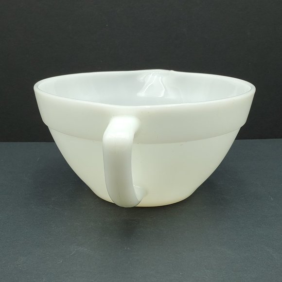 Fire King White Milk Glass Batter Bowl Anchor Hocking Handled Mixing Bowl Spout - Picture 5 of 8